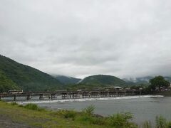 渡月橋を越えて、目指すは阪急線嵐山駅。
次の予定地大阪へ行くための阪急線の駅のコインロッカーに荷物をINして
また嵐山へ戻ります～


