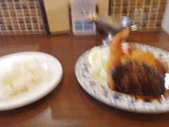 洋食レストラン 犇屋 なんばOCAT店で昼食、Sセット￥1640円。ちなみに店員は全くダメでした。