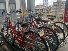 ホテルをチェックアウトして高岡へ。
高岡駅観光案内所で自転車を借ります。10時～16時まで借りて300円と激安。