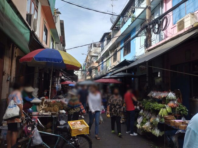 トロックモー朝市に来ました。<br />朝の10時までの営業です。