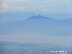 そして、成田空港に着陸態勢に入ると、美しい筑波山が出迎えてくれました。
