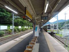 長野原草津口駅。
乗る列車は←だヨ、間チガえないようにネ。