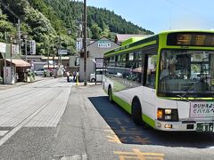 というわけでバス停「身延山」に到着☆

と言っても、ここは山の頂上でもないし、久遠寺にそんなに近いわけではなく、バスの転回ができるスペースになっている、やや途中の場所です。

ここから新宿行きなどの高速バスなども運行されているようです。