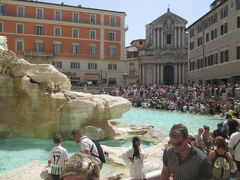 定番観光スポット2つめ
fontana di Torebi