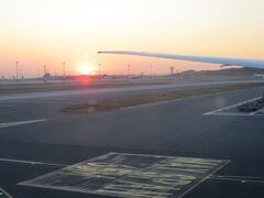 11：38
イスタンブール空港に到着。太陽が追い付いてきました。