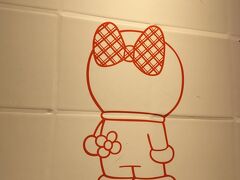 「登戸駅」のトイレにドラミちゃん