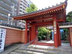 谷町九丁目に面した藤次寺。寺町巡りの起点となった寺院ですが、どうやら秀吉の時代にが形成された寺町を構成する寺院群とは趣を異にするようです。