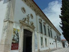 目指していたのはここ、Aveiro　Museum.15世紀に建造されたかつてのジェズス修道院（Convento de Jesus）を利用した博物館です。


