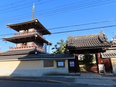 地蔵坂を過ぎそのまま南行し、東面する寺院を円妙寺まで見ました。