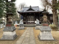 堤方神社。参道が長いですが社殿の横からも出入りできます。