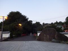 神社のあたりには屋台も出ていました

こちらの神社は織田信康が奥方懐妊の織に手彫りの狛犬を奉納したのがきっかけで安産で有名なようです