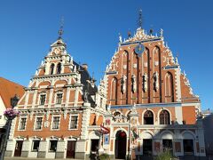 １３３４年に建てられたが１９４１年にナチスの空襲で破壊された。
１９９９年にリガ創設８００年を記念して再建された。
