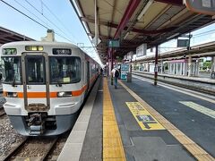 「塩尻駅」で中津川行に乗り換え☆
ここでは おにぎりランチ☆