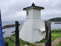 志賀町の日和山と呼ばれる断崖の上にある、旧福良灯台は明治9年に建造された日本最古の木造灯台。
