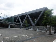東京都現代美術館入口部―モダンな建物です．