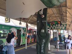 米子駅は愛称ねずみ男駅。

ねずみ男だけでなく鴉天狗、鬼太郎、いったんもめんがいて賑やか。むしろねずみ男が霞むくらい。
妖怪たちにみおれていると本数が決して多くない電車が出発してしうのでご注意。