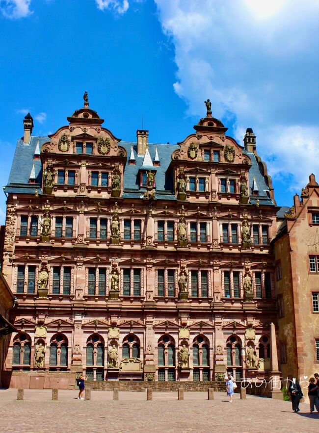 ハイデルベルク 城は、１３世紀と言いますから<br />チンギス・カンの興したモンゴル帝国がユーラシア大陸の<br />大半を支配。東ローマ帝国が衰退し、オスマン帝国成立。<br />南米ではインカ帝国の前身スクコ王国が成立した。<br />そのころ、プファルツ伯の居城として建てられた。<br /><br /><br />