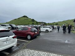 雨の中、積丹半島神威岬まで。小樽からだと札幌からよりかなり早い。この時期は海のレジャーで土日は渋滞しがちですが、天気がわるいのがむしろ幸いしてすいすいでした。