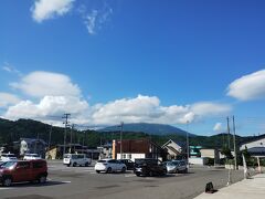 14:45　道の駅「津軽白神ビーチにしめや」でお土産を物色！
どうにも岩木山山頂の雲が消えませんね
