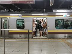 電車に乗ってるのは
ほぼほぼ外国人ばっかりです
