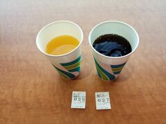 11:35　レストラン「森のドア」、明るいフードコート
ここら辺で食事するところは少ないので、早めの来店がいいかも（笑）
食事はワンドリンク付き