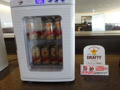 いつものように羽田空港のＤＰラウンジに行くと、微アルコールの試飲缶がありました。