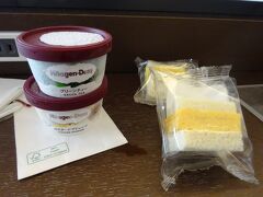 羽田空港のＪＡＬのＤＰラウンジでご飯を食べて、出発までラウンジでのんびりと過ごします。