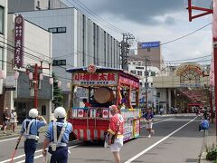 ランチの後は小樽の街を散策。
この日はおたる潮まつりが開催されていて、街のあちこちで踊りや太鼓の音色が聞こえてきました。

しかし、暑いので演者さんも大変！