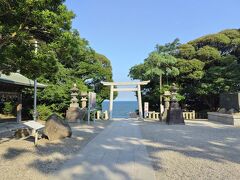 フェリーに乗る前に、大洗磯前神社に寄りました。