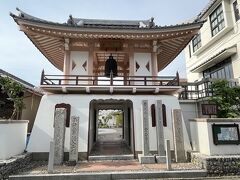 個性的な楼門のある全昌寺。