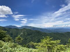 左)四阿山と右)根子岳が見えます。