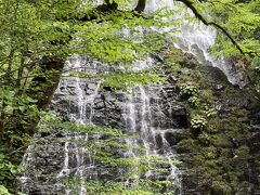 福井県で唯一「日本の滝百選」に選ばれている龍双ヶ滝です。迫力満点ですが、行くまでの道が細く、駐車場も狭いです。