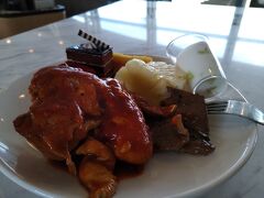 ディジカメデータが飛んだので、関空からクアラルンプール到着までの写真はなく、クアラルンプールのゴールデンラウンジ。