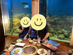 ２日目の夕食はホテルのレストラン、海風にて。
巨大水槽でお魚達を見ながら、肉と海鮮のバーベキュー。
魚達が縄張り争いしたり、巣穴を掘ったりしている姿を飽きずに眺めながらお食事しました。