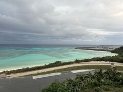 波照間最終日の朝。
目覚めたら目の前にニシ浜が見えるのは、とても贅沢だけど、
前日よりあいにくの曇天です。