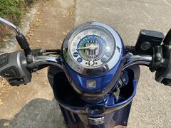 【バイクを借りる】

こちらに来て、タイの運転免許は取ったので、パスポートは預けずに、（タイの）自動車の免許書を方を預けるだけで借りることができた。

免許を持っているからか、
「あんた、タイ語はできるのね」と聞かれたんで「ウン・ポウコ」とポルトガル語で答えておいた...