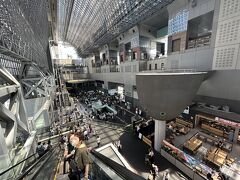 帰りの新幹線の時間も近づいてきたので京都駅に戻ります。