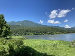 霊仙寺湖の先には飯綱山