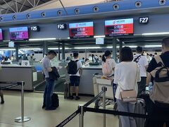 優先レーンでチェックイン。
スタアラの中国国際航空便を選択して正解。
