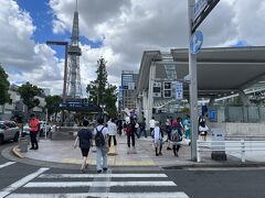 バスで栄へ　あー今日はコスプレサミットってやってた