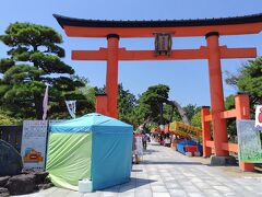 最初に観光循環バスで向かったのは白山公園。

白山神社の鳥居から中に入ります。