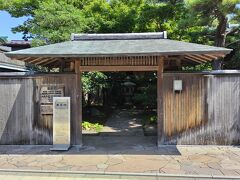 公園の一角、燕喜館を訪れました。