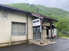 　備後落合駅の駅舎です。かつて200人もの国鉄職員が勤務していた駅は、今では無人駅となっています。