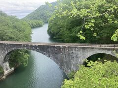 道路沿いにも廃線跡。