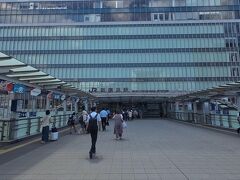 旅のスタートは新横浜駅
今年３月に東急線と相鉄線が新横浜駅に直結したので、とっても便利になりました。

しかし、ここに来るまでの間、遅刻しそうだったのですが、最寄駅までタクシーに乗り、何とか間に合ったので、この時は、ひと安心という気持ちでした。
