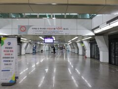 金浦空港駅で反対方向に進んでしまいちょっと迷ってしまいました