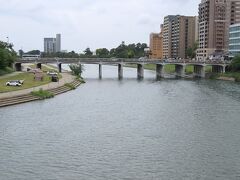 乙川にかかる殿橋。