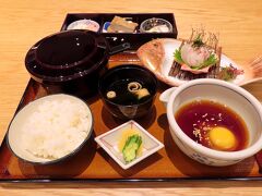 夕食に、宇和島名物の鯛めしをいただきました。