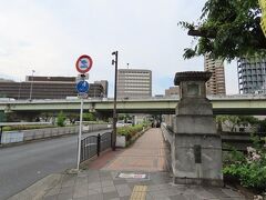 堂島川にかかる鉾流橋（ほこながし-ばし）。南詰から北を見る。