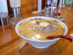 五所川原駅から青森駅へ戻る途中、お昼ごはんを食べる時間がなんとかできたので、青森のB級グルメ”味噌カレー牛乳ラーメン”をいただきました。

マイルドで辛さ控えめなカレーラーメンって感じで、めちゃくちゃおいしかったです。
絶対食べた方がいいです。スープでご飯も進みます。(ﾃﾞﾌﾞ

↓札幌館
https://tabelog.com/aomori/A0201/A020101/2001438/